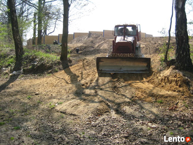 SPYCHARKA GĄSIENICOWA DT-75 - prace ziemne, równanie terenu.