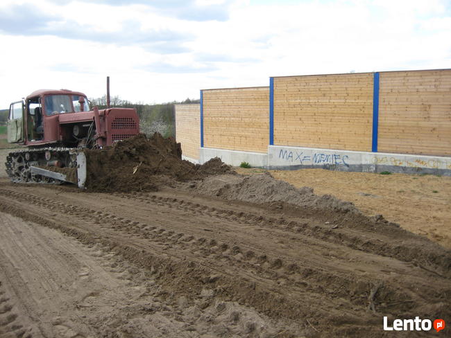 SPYCHARKA GĄSIENICOWA DT-75 - prace ziemne, równanie terenu.