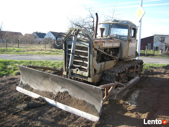 SPYCHARKA GĄSIENICOWA DT-75 - prace ziemne, równanie terenu.