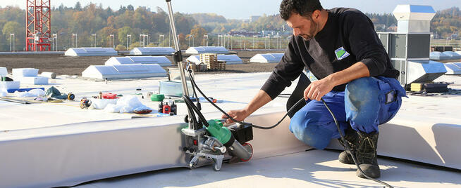 Leister Uniroof AT - 40mm zgrzewarka samojezdna