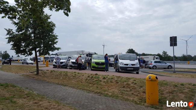 TANIE BUSY PRZEWOZY OSÓB DO HOLANDII