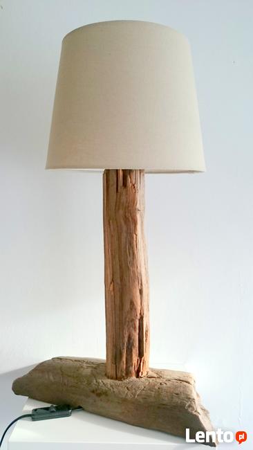 Lampa z drewna z morza