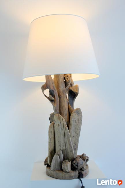 Lampa z drewna z morza