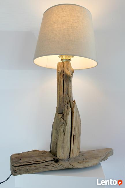 Lampa z drewna z morza