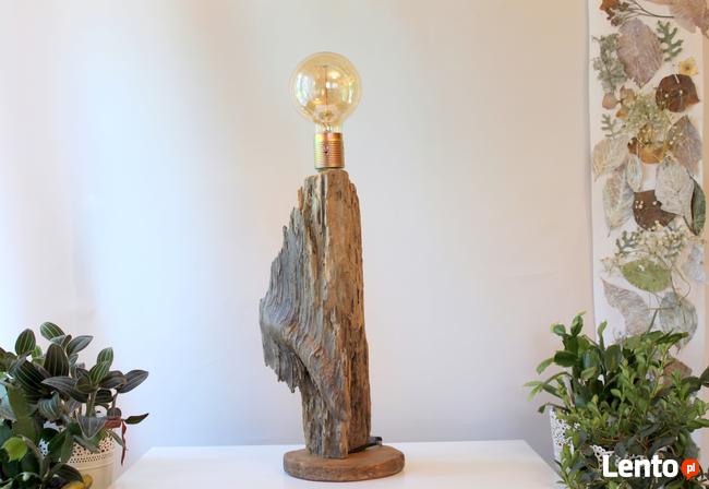Lampa z drewna z morza