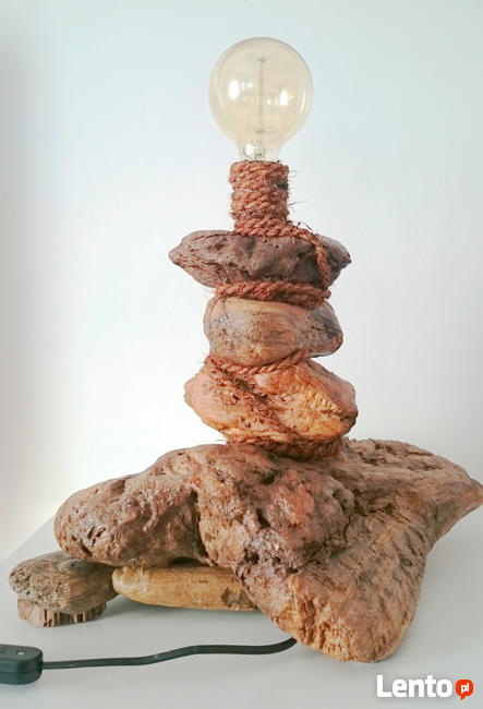 Lampa z drewna z morza