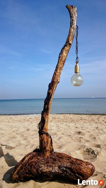 Lampa z drewna z morza