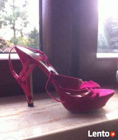 sandalki na szpilce