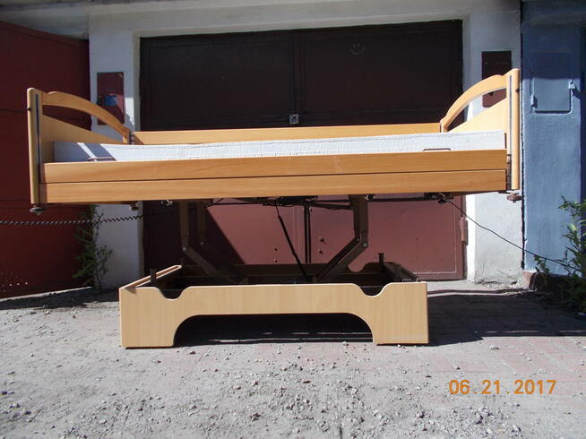 Łóżko rehabilitacyjne elektr.3 funkcyjne z wysięgnikiem