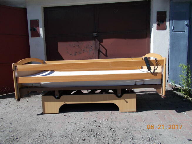 Łóżko rehabilitacyjne elektr.3 funkcyjne z wysięgnikiem