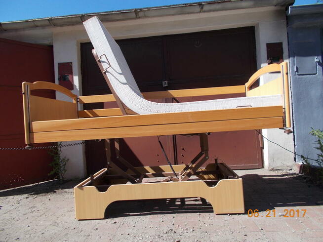 Łóżko rehabilitacyjne elektr.3 funkcyjne z wysięgnikiem