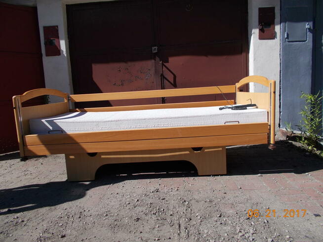 Łóżko rehabilitacyjne elektr.3 funkcyjne z wysięgnikiem