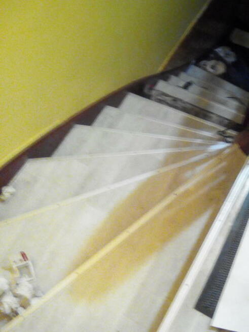 Układanie gumoleum na schodach i powierzchniach płaskich