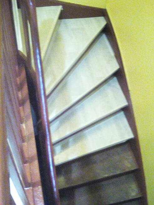 Układanie gumoleum na schodach i powierzchniach płaskich