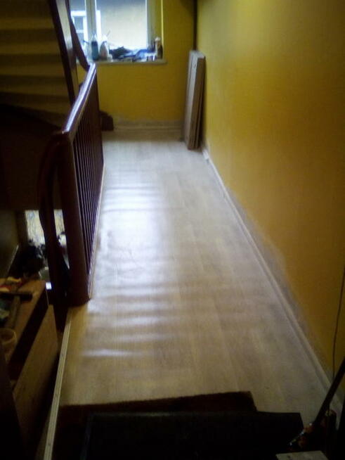 Układanie gumoleum na schodach i powierzchniach płaskich