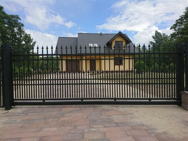 Bramy, balustrady, ogrodzenia, wiaty śmietnikowe, palisadowe