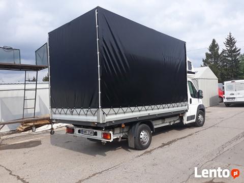 Plandeka z nadrukiem, reklama drukowana i malowana.