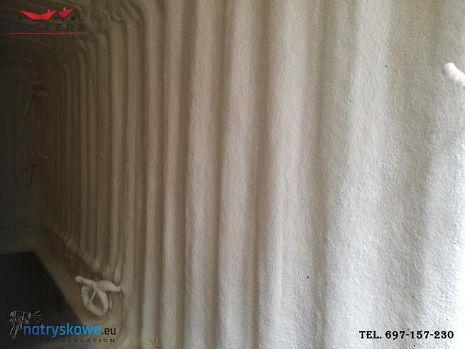 Izolacja Izolację pianką Ocieplanie Poddaszy Pianą