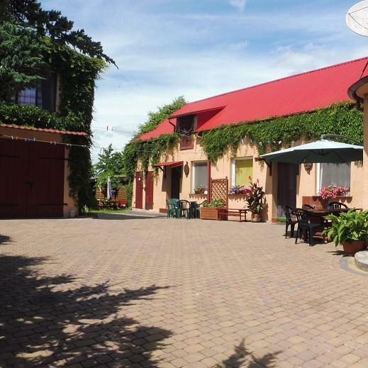 Domki i pokoje studio nad jeziorem w Borach Tucholskich -Cek