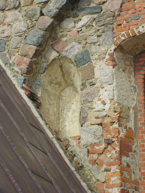 Renowacja, odnawianie obiektów z kamienia i cegły.