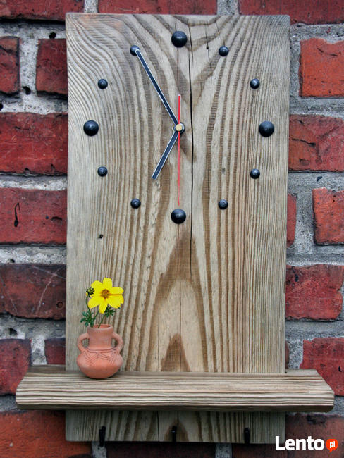 Zegar z półką ze starej deski sosnowej