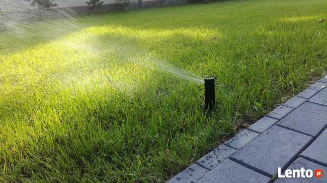 Zakładanie ODNAWIANIE ogrodu trawa z rolki.