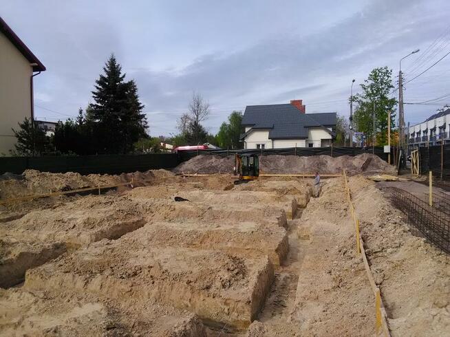 Minikoparka, Usługi minikoparką wykopy wiertnica , świder