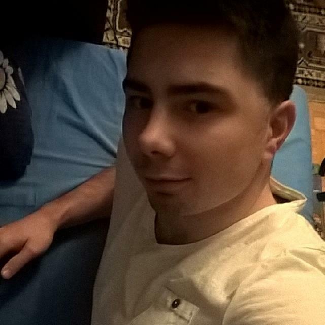 W Brwinowie pod Warszaw mieszkaa owdowiaa Weronika Kowalska z crk Dziewczyny wychodziy przez Sdy Grodzkie, gdzie czekaa na nie Danka Byam samotna, brudna, wycieczona, w achmanach, bez iskierki, chci do ycia. Weronika Kowalska, jej crka Maria (po mu Wolfram