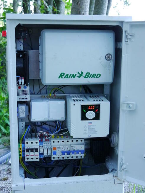 Koparka łańcuchowa, system nawadniania, podcinarka darni.