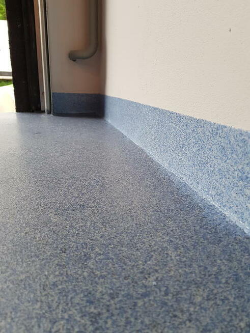 posadzki żywiczne w garażu zamiast układanie płytek w 24h