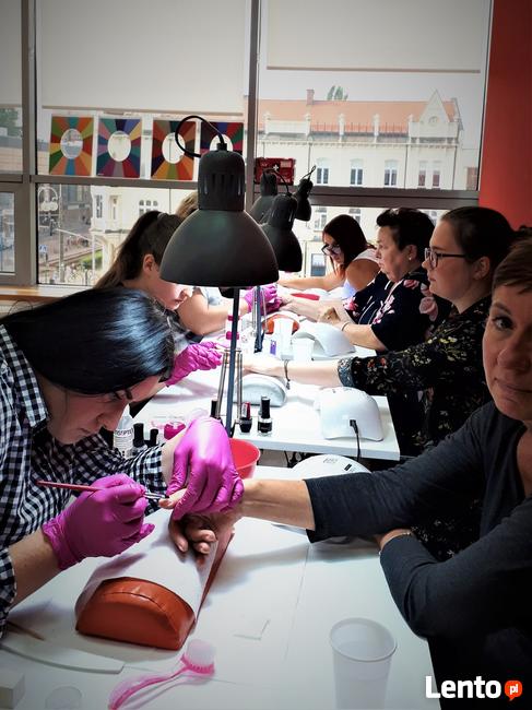 Kursy stylizacji i przedłużania paznokci !!!