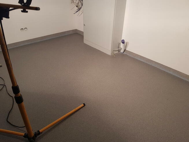 posadzki żywiczne w garażu zamiast układanie płytek w 24h