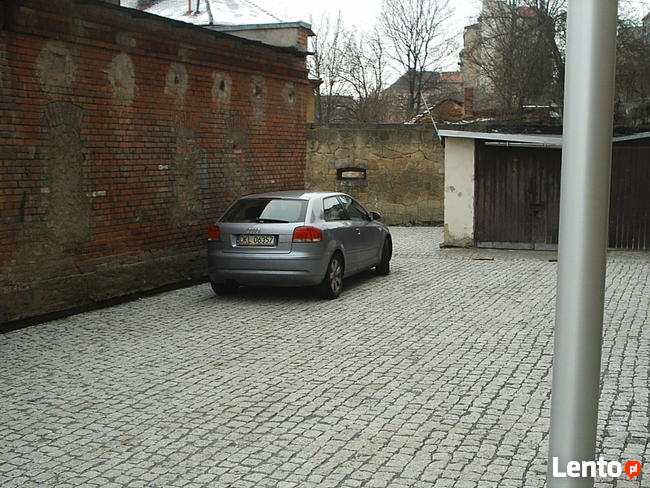 Obiekt garażowy lub magazynowy w centrum Kłodzka, tanio.