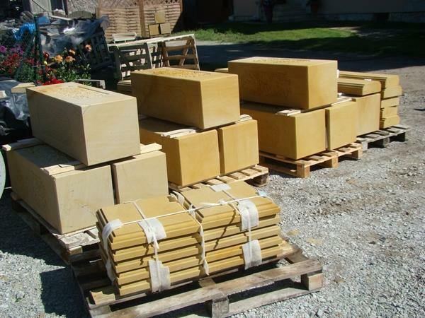 Architektura budowlana i ogrodowa z piaskowca kamienia