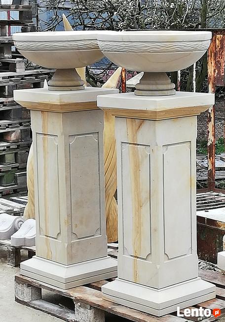 Kolumny z donicami z piaskowca - kamień naturalny.