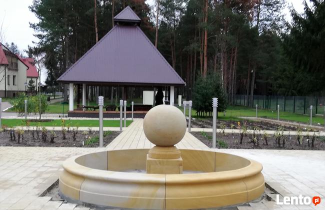 Piaskowiec, fontanna z kulą, naturalny kamień