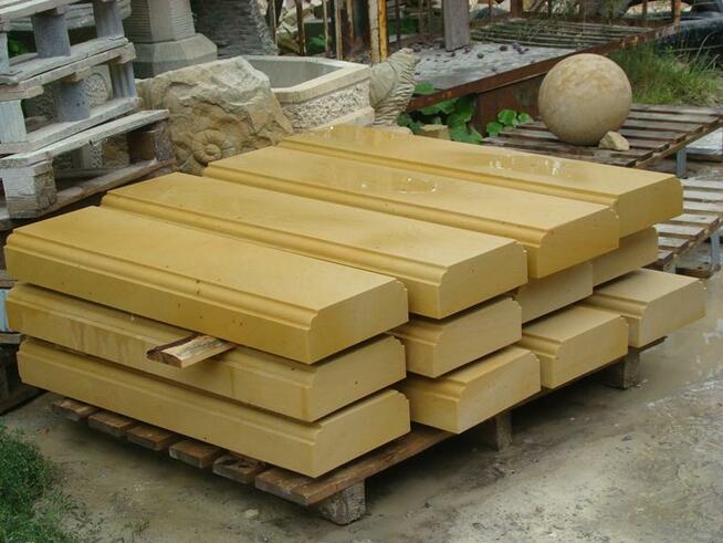 Architektura budowlana i ogrodowa z piaskowca kamienia