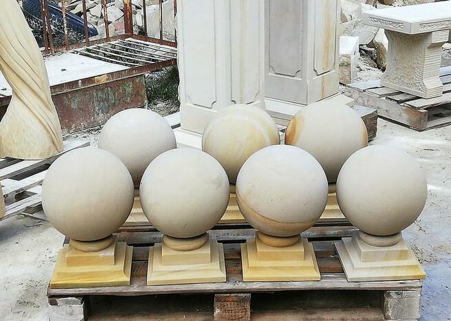 Architektura budowlana i ogrodowa z piaskowca kamienia