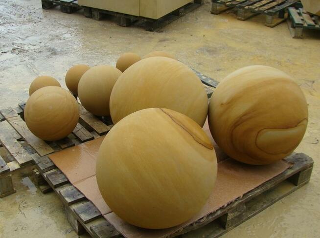 Architektura budowlana i ogrodowa z piaskowca kamienia