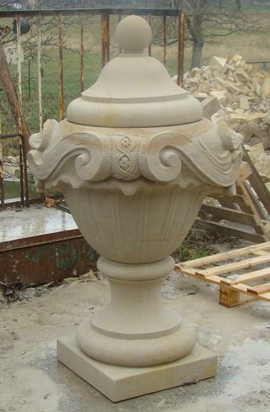 Architektura budowlana i ogrodowa z piaskowca kamienia