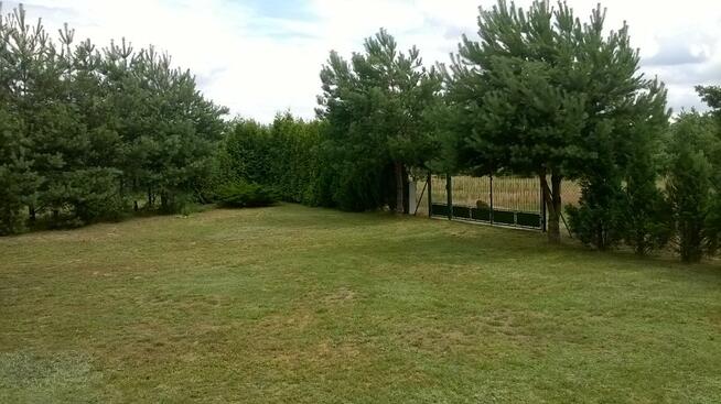 Działka z domem nad zal. Jeziorsko. Gotowa do zamieszkania.