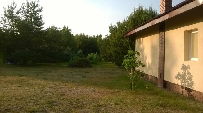 Działka z domem nad zal. Jeziorsko. Gotowa do zamieszkania.