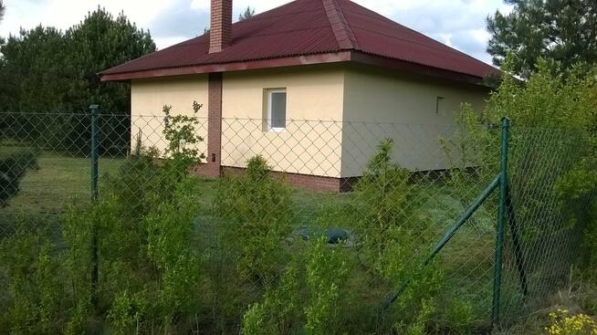 Działka z domem nad zal. Jeziorsko. Gotowa do zamieszkania.