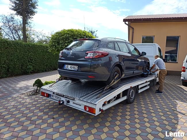 Auto laweta pomoc drogowa transport maszyny holowanie auta