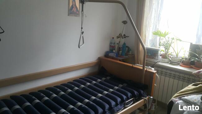 Łóżko rehabilitacyjne dla osoby niepełnosprawnej