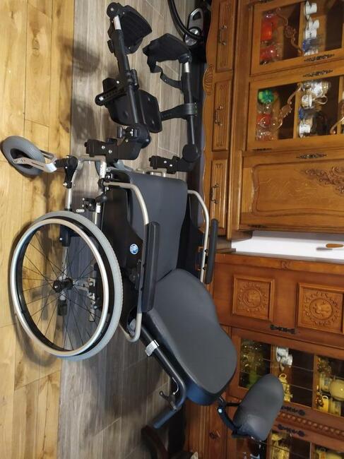 Specjalistyczny wózek inwalidzki