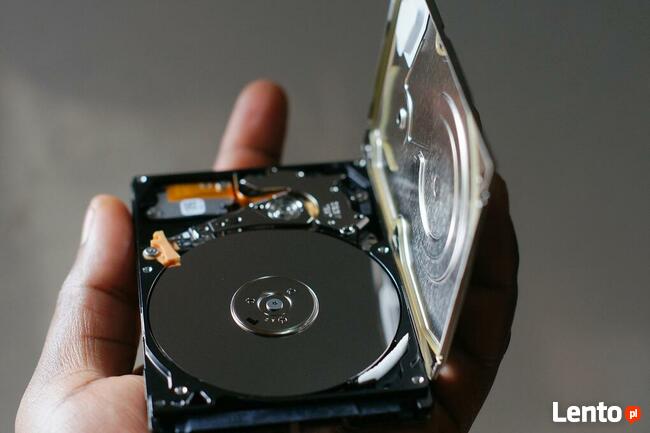 Błyski i pasy na ekranie laptopa? Usługa wymiany taśmy LCD