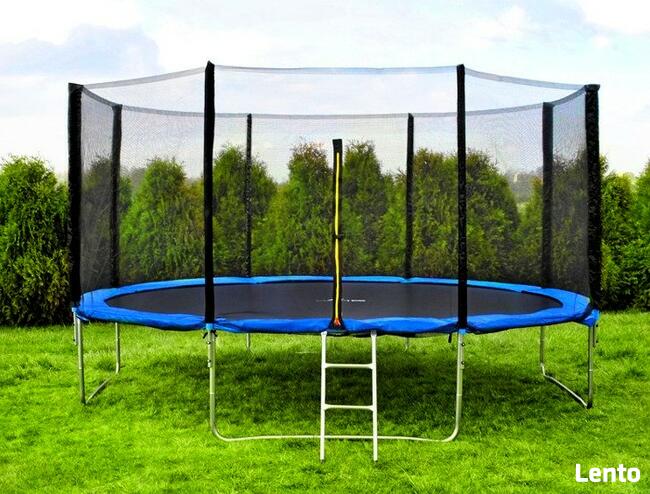 Noclegi-apartamenty nad kaszubskim jeziorem z basenem.