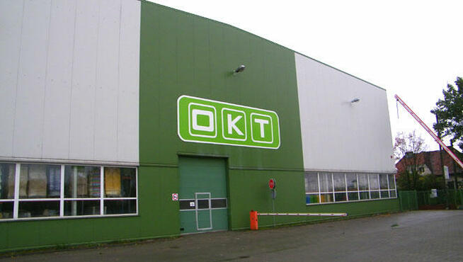 Mural malowany na ścianie, graffiti, reklama malowana