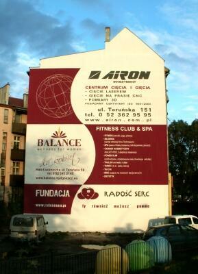 Mural malowany na ścianie, graffiti, reklama malowana